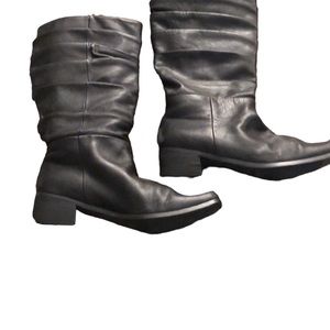 White Mountain  size 8.5 black leather booties stacked heel scrunched